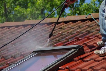 Expert Medina roof cleaning company in WA near 98039