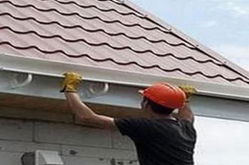 Outstanding Yarrow Point gutter repair services in WA near 98004