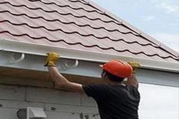 Affordable Shoreline gutter repair services in WA near 98133