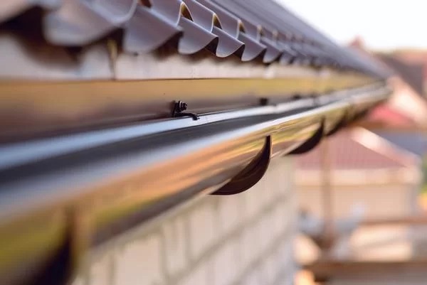 Medina replace gutters for your homes in WA near 98039
